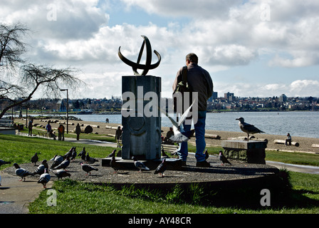 Il Sundial scultura di English Bay beach in West End Foto Stock