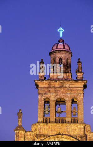 Esterno del Templo El Santuario nel villaggio coloniale di Patzcuaro Michoacan stato Messico Foto Stock