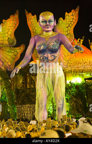 Il famoso carnevale sfilano al Sambodromo di Rio de Janeiro in Brasile Foto Stock