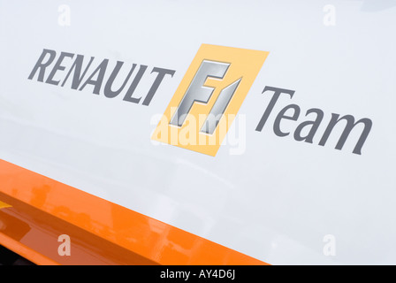 Il Team Renault F1 il logo presso il Circuit de Catalunya vicino a Barcellona nel mese di febbraio 2008 Foto Stock