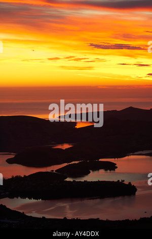 Alba vista del porto di Otago e la penisola di Otago da Mt Cargill Dunedin Isola del Sud della Nuova Zelanda Foto Stock