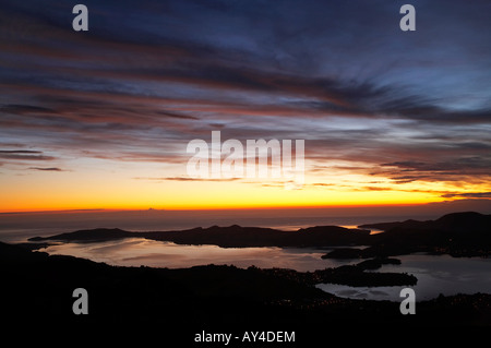 Alba vista del porto di Otago e la penisola di Otago da Mt Cargill Dunedin Isola del Sud della Nuova Zelanda Foto Stock