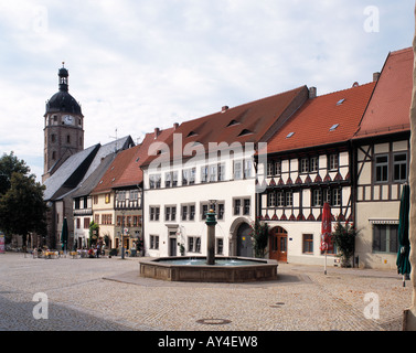 Marktplatz mit Buergerhaeusern und gotischer Pfarrkirche San Jakobi a Sangerhausen, Kyffhaeuser, Harz-Vorland, Sassonia-Anhalt Foto Stock