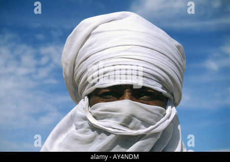 Il Tuareg, Oasi Um el Ma, Lago Mandara, Libia Foto Stock