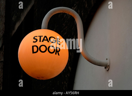 Stage Door segno illuminata, Old Vic Theatre, Londra, Inghilterra, Gran Bretagna, Regno Unito, Europa Foto Stock
