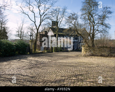 Hall mi esimo legno, Bolton, Lancashire, dal parcheggio pubblico Foto Stock