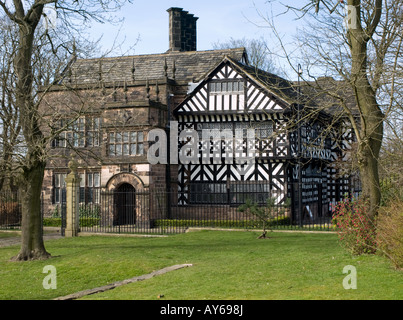 Hall mi esimo legno, Bolton, Lancashire, dalla parte anteriore Foto Stock