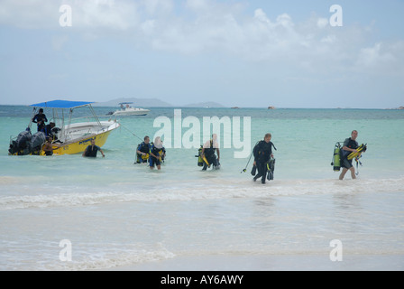 Uno dei mondi grandi spiagge Cote d'Or (Anse Volbert) sull'Isola di Praslin nelle Seychelles. Foto Stock