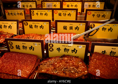 Specialità di Macau: dolce essiccato salumi (yuk gon), vicino alle rovine della chiesa di St Paul, Centrale della Penisola di Macau, Cina Foto Stock