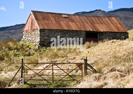 Un podere capannone con un ferro corrugato tetto nella penisola di Kintyre Argyll and Bute Scozia Scotland Foto Stock