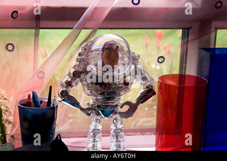 Buzz Lightyear giocattolo di toy story sul davanzale Foto Stock