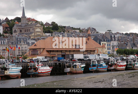 Vista panoramica di Trouville canale inglese La Manche in Normandia a nord ovest della Francia Europa Foto Stock