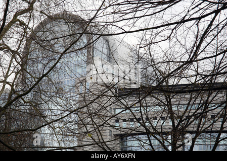 Edificio del Parlamento europeo a Bruxelles visto da Parc Leopold Foto Stock