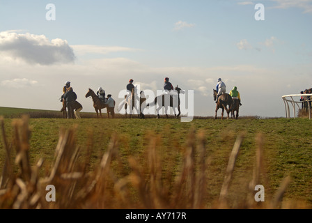 "Punto-punto"cavalli all'inizio di una gara nel corso della riunione del " del vecchio Berkshire Hunt a Lockinge vicino a Wantage Oxfordshire Foto Stock