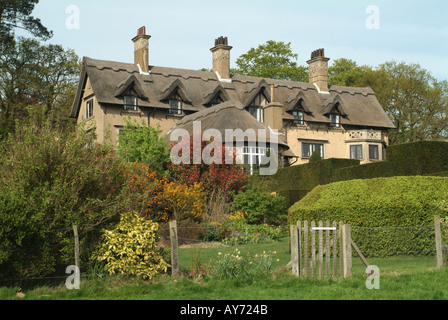 La Edwardian con il tetto di paglia come Hill House, Norfolk Broads, Norfolk, Inghilterra, Regno Unito. Foto Stock