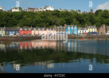 Case colorate su Main Street, Tobermory, Isle of Mull, Argyll and Bute, Scotland, Regno Unito. Foto Stock