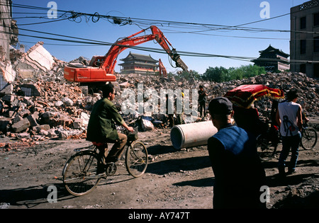 Settembre 26, 2006 - Pechino è pronta per le Olimpiadi del 2008. Dazhlan zona essendo demolita [Qianmen Gate sul retro] Foto Stock