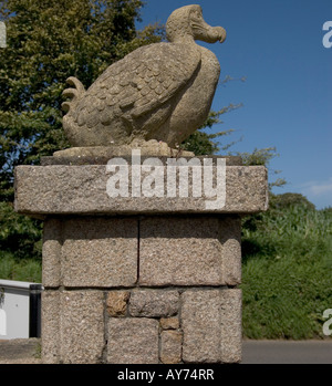 Dodo statua facente parte dei cancelli di ingresso presso lo Zoo di Jersey Isole del Canale Foto Stock