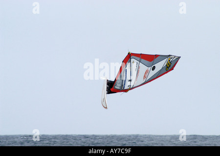 Windsurf off il nord della costa di Lanzarote Foto Stock