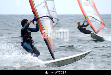 Windsurf off il nord della costa di Lanzarote Foto Stock