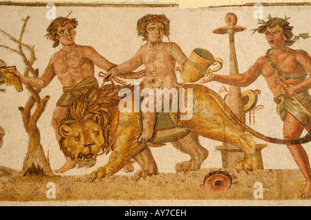 Mosaico di Dioniso a cavallo di un leone, il Museo di Archeologia, El Jem, Tunisia Foto Stock