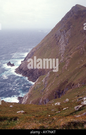 Contea di Mayo Achill Island achill testa vicino a croaghaun scogliera sul mare il più alto in Europa Foto Stock