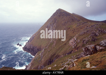 Contea di Mayo Achill Island achill testa vicino a croaghaun scogliera sul mare il più alto in Europa Foto Stock