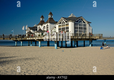 Ostseebad Sellin Pier sulla costa baltica, Isola di Ruegen, Meclemburgo Pomerania Occidentale, Germania. Ottobre 2006. Foto Stock