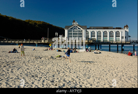 Ostseebad Sellin Pier sulla costa baltica, Isola di Ruegen, Meclemburgo Pomerania Occidentale, Germania. Ottobre 2006. Foto Stock