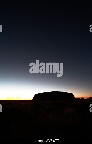 Tramonto su Ayers Rock Uluru-Kata Tjuta National Park, il Territorio del Nord, l'Australia Foto Stock