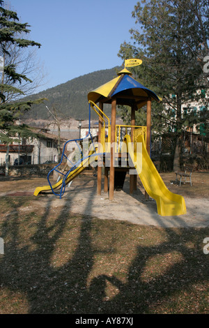 Un parco giochi in Revo Italia Foto Stock