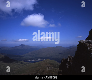 La vista dalla cima del Ben Arthur, il ciabattino, guardando verso Loch Long, Arrochar, Loch Lomond e Ben Lomond Argyll Foto Stock