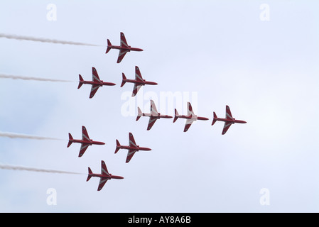 La RAF frecce rosse nella loro omaggio a Concorde su aerodromo Kemble nel Gloucestershire in Inghilterra Foto Stock