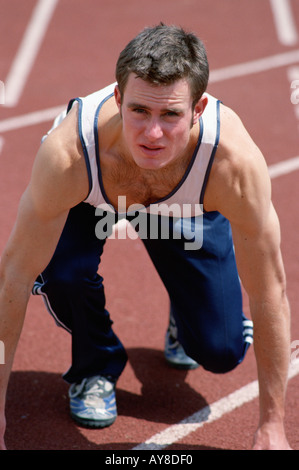 College atleta si prepara per la concorrenza via soddisfare Foto Stock