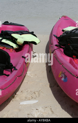 Amari Trang Beach Resort beach club kayak da mare su Ko Kradan isola della Thailandia Foto Stock