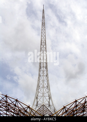 Intelaiatura metallica guglia sull'Arts Centre St Kilda Road Melbourne Australia Foto Stock