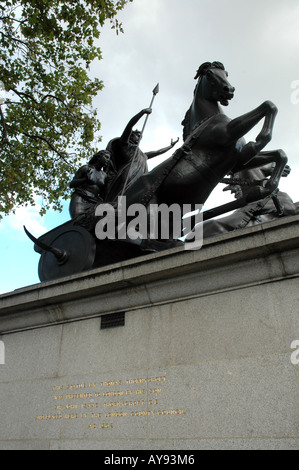 Regina Boadicea nel carro da guerra statua accanto alla voce Westminster Bridge di Londra, Regno Unito Foto Stock