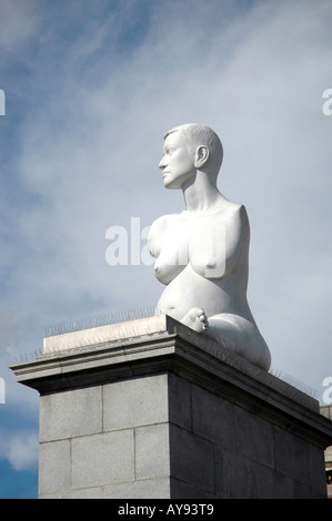 Alison riunitore incinta della statua di Marc Quinn, Trafalgar Square a Londra, Regno Unito Foto Stock