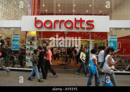 Barratts calzatura a Oxford Street a Londra, Regno Unito Foto Stock