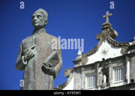 Statua di Gaspar Fructuoso, storico delle Azzorre, sacerdote e umanista. Città di Ribeira Grande, isole Azzorre. Foto Stock
