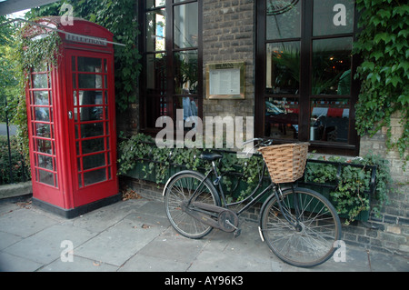 Singola classica casella Telefono in Cambridge, Regno Unito Foto Stock