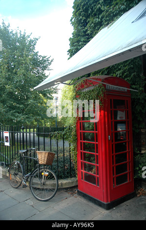 Singola classica casella Telefono in Cambridge, Regno Unito Foto Stock