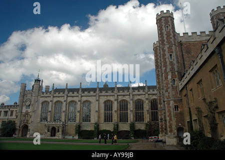 Porta Grande (a destra), King Edward's Tower (sinistra) e la cappella (centro) del Trinity College di Cambridge, Regno Unito Foto Stock