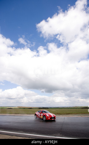 Drift racing su Bedford via, England, Regno Unito Foto Stock