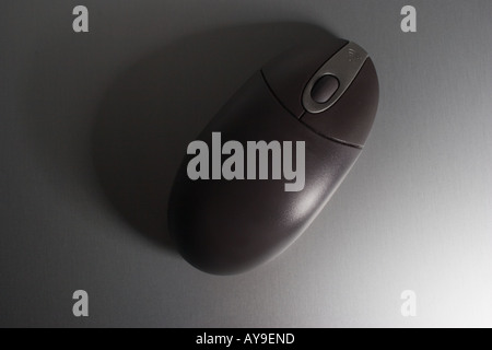 Cordless Mouse blacdk sulla scrivania moderna Foto Stock