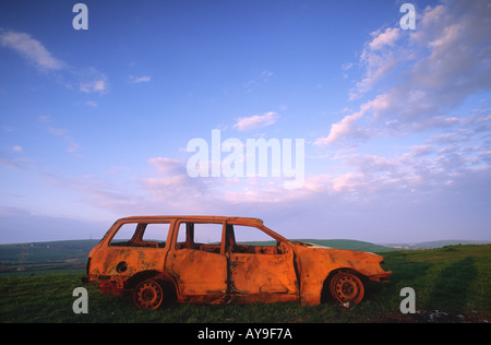 Un altro bruciato auto a Weymouth In nella campagna del Dorset England Regno Unito Foto Stock