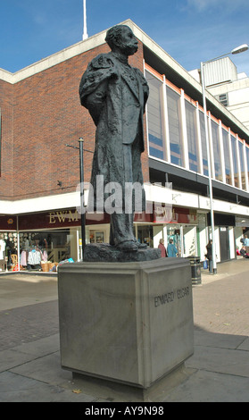 Statua di Sir Edward Elgar, Worcester city centre Foto Stock