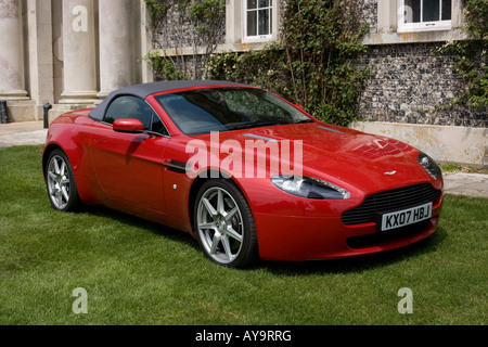 ASTON MARTIN V8 Vantage ROADSTER ROSSO Foto Stock