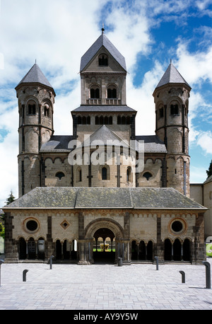 Maria Laach, Abteikirche, Westfassade mit Paradies Foto Stock