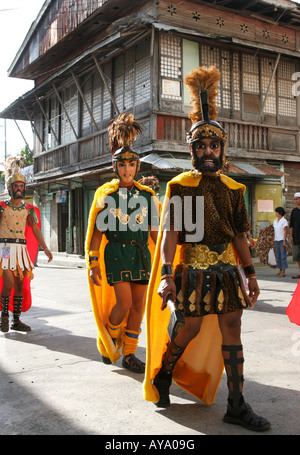 Filippine: sfilata di Moriones in occasione dell'annuale festival Moriones, Boac, Marinduque Isola Foto Stock